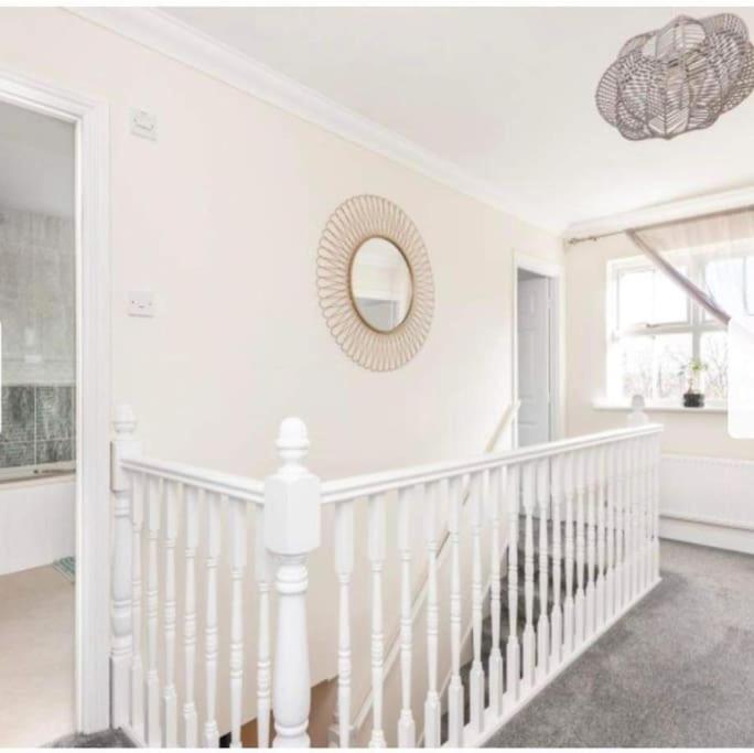 Beautiful Large Property, Sleeps 9 Walking Distance To The Sea , Beaches And Restaurants Fantastic Interior Lyme Regis Exterior foto